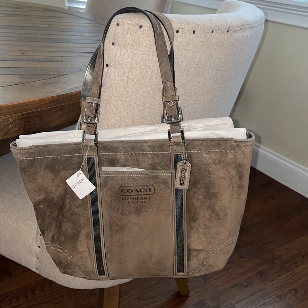 Nwt Authentic suede coach tote 🔥 🔥 🔥